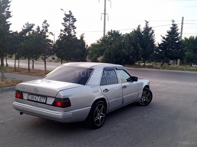 Mercedes 230 E-8