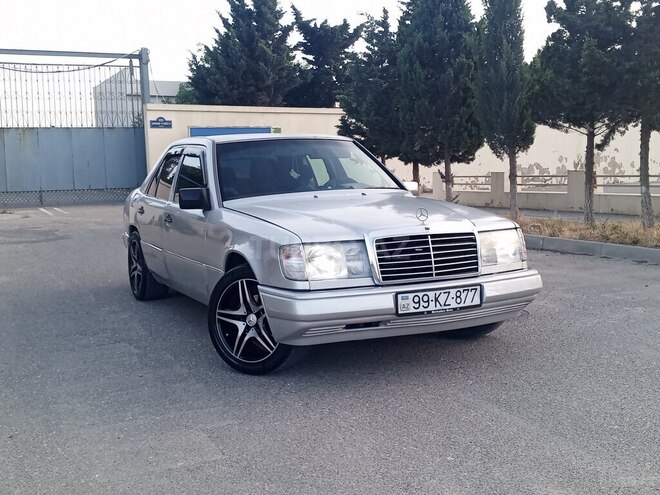 Mercedes 230 E-3