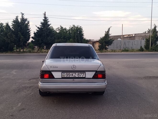 Mercedes 230 E-15