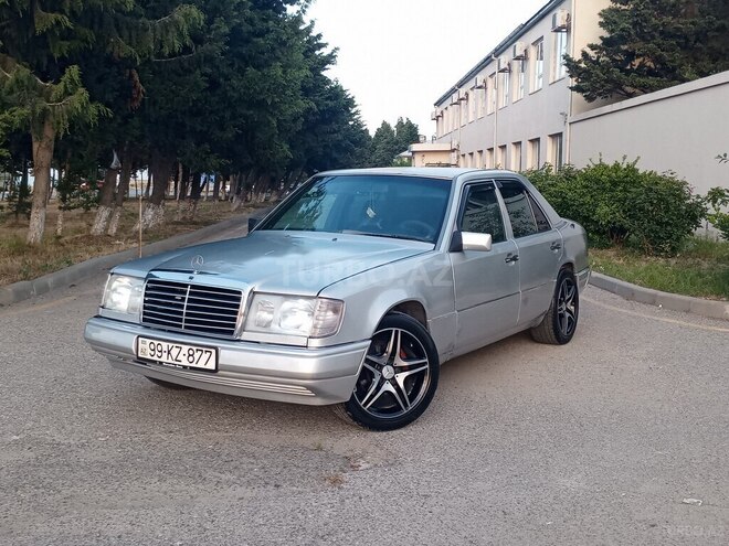 Mercedes 230 E-1