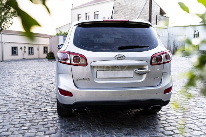 Hyundai Santa Fe-13