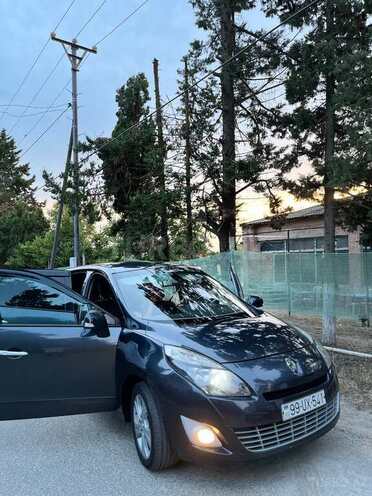 Renault Grand Scenic-5