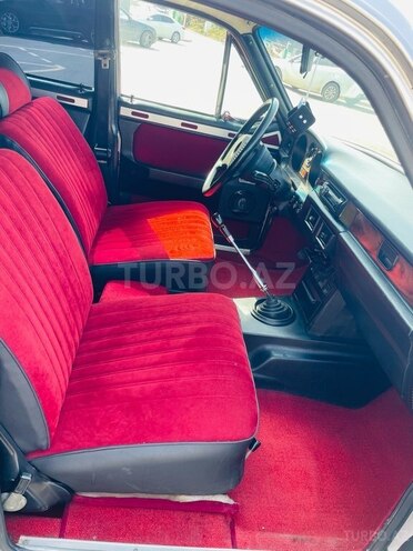 GAZ 24 "Volga"-21