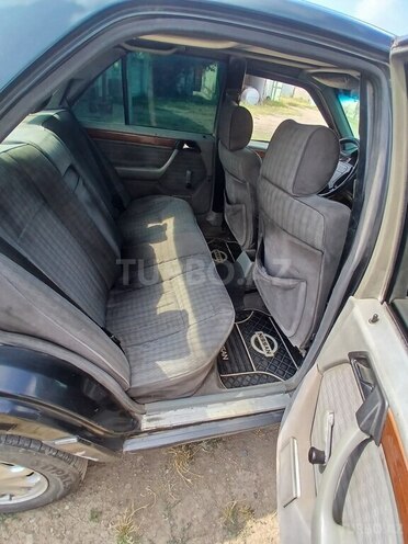 Mercedes 200 D-7