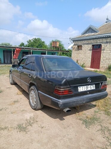 Mercedes 200 D-13