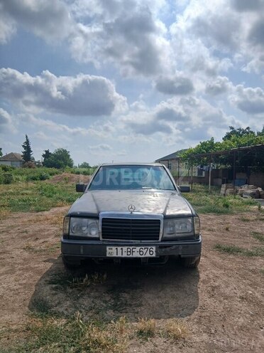 Mercedes 200 D-1