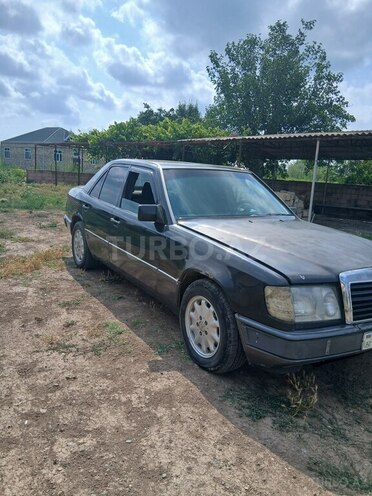 Mercedes 200 D-16
