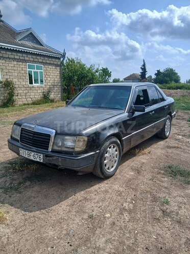 Mercedes 200 D-17