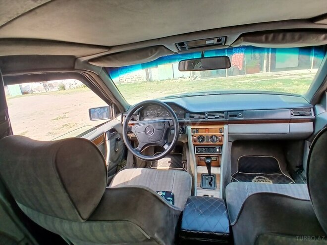 Mercedes 200 D-2