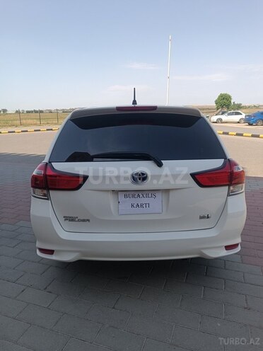 Toyota Corolla Fielder-2