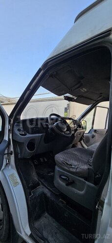 Ford Transit-9