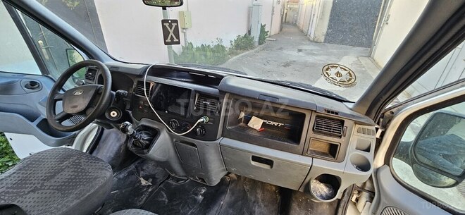 Ford Transit-6