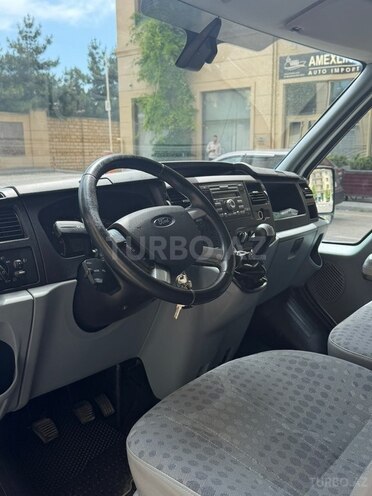 Ford Transit-14