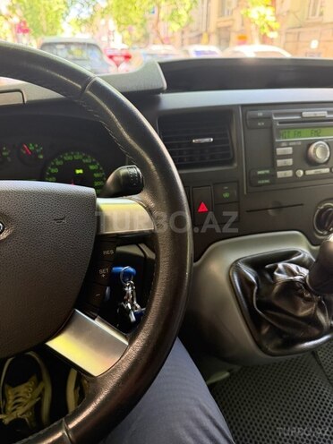 Ford Transit-5