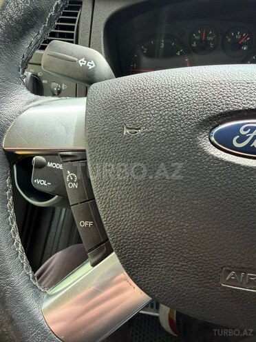 Ford Transit-17