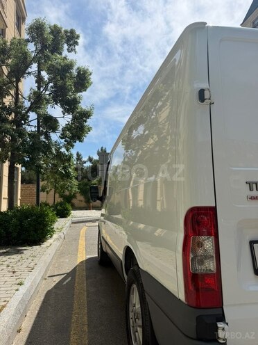 Ford Transit-13