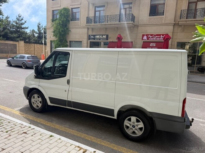 Ford Transit-12