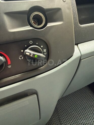 Ford Transit-19