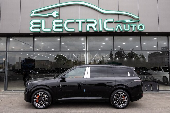 Lynk & Co 900-4