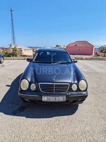 Mercedes E 240-1
