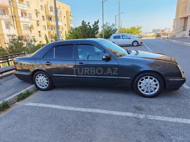 Mercedes E 240-8
