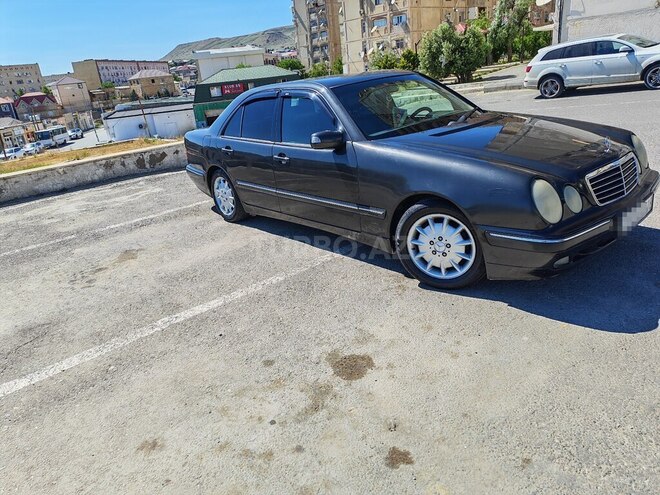Mercedes E 240-4