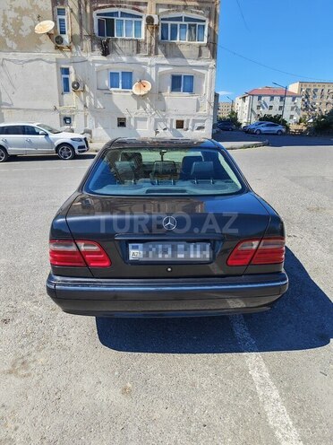 Mercedes E 240-5