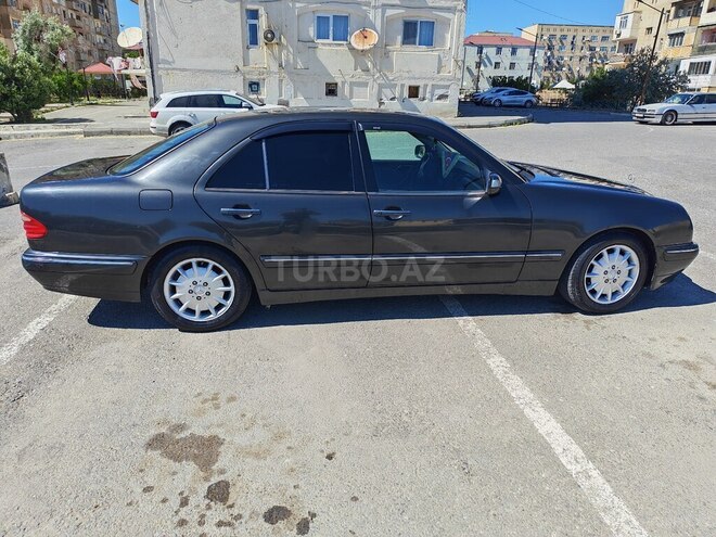 Mercedes E 240-13