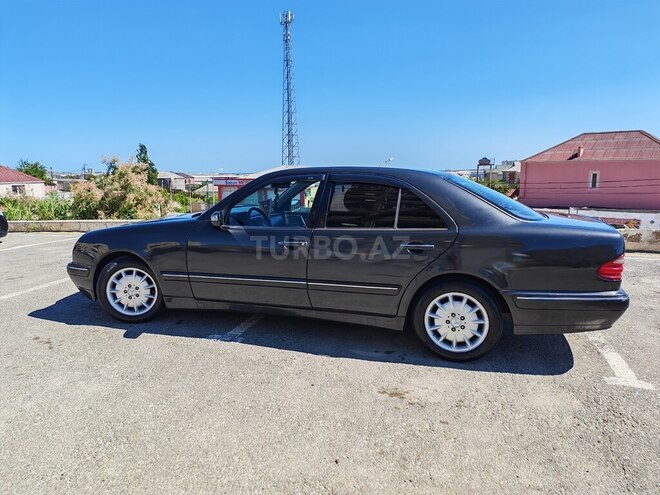 Mercedes E 240-12