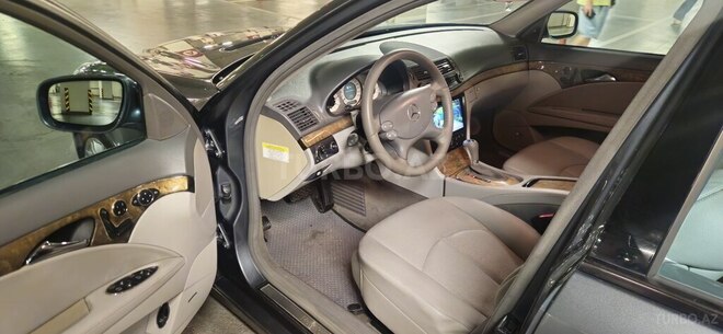 Mercedes E 350-11