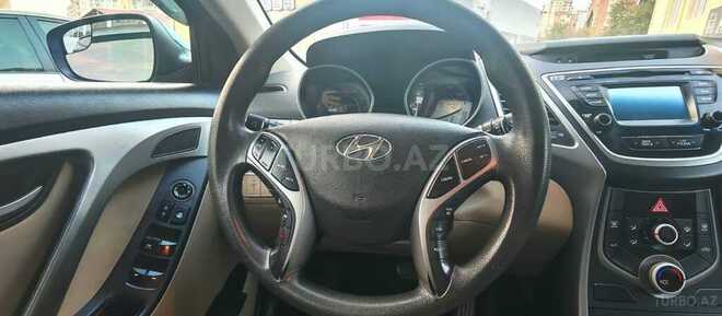 Hyundai Elantra-9