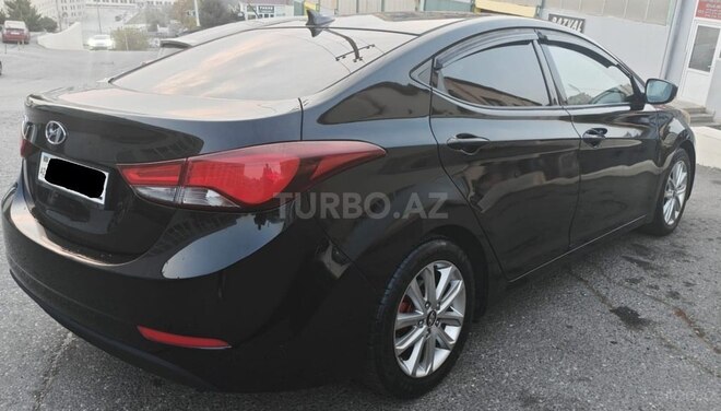 Hyundai Elantra-4