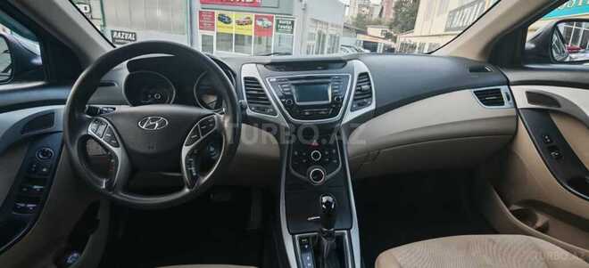 Hyundai Elantra-8