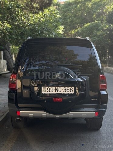 Mitsubishi Pajero-2