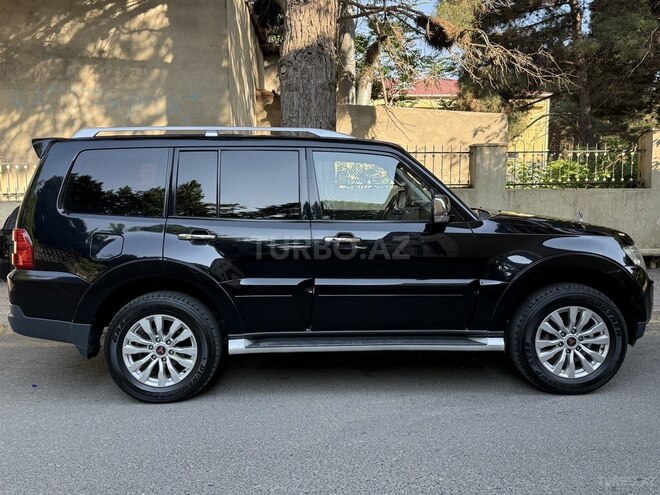 Mitsubishi Pajero-4