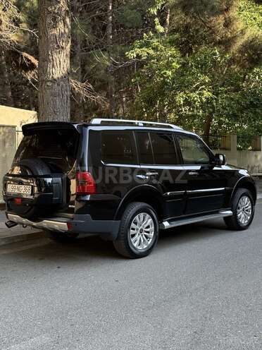Mitsubishi Pajero-6