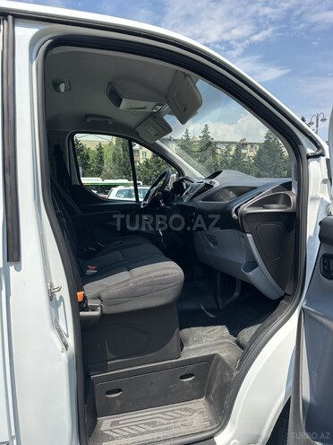Ford Transit-17