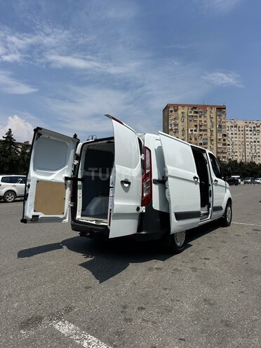 Ford Transit-8