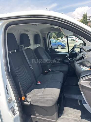 Ford Transit-16