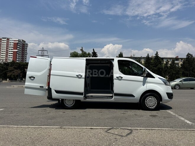 Ford Transit-9