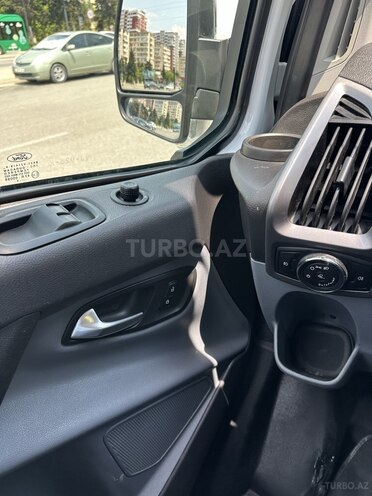 Ford Transit-23