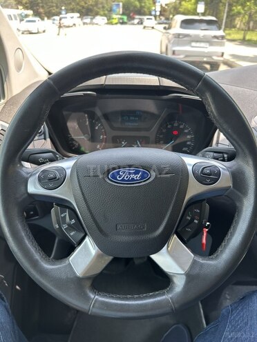 Ford Transit-24