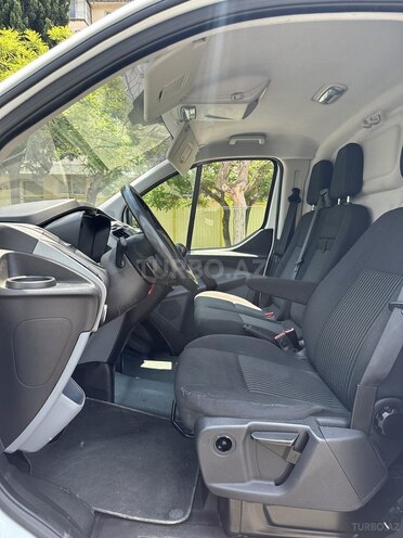 Ford Transit-21