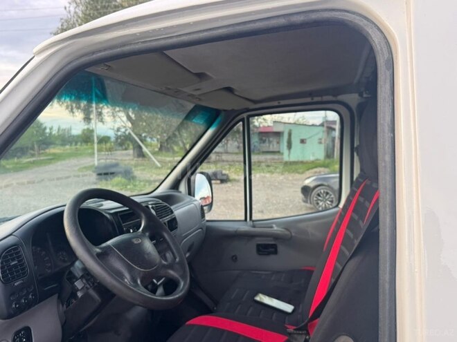 Ford Transit-8