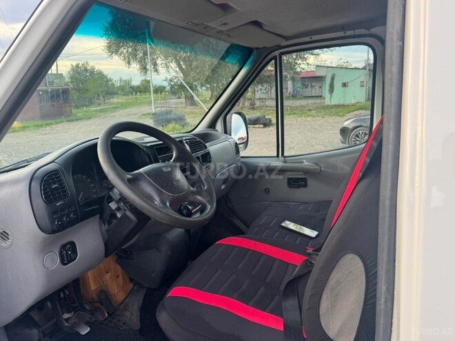Ford Transit-9