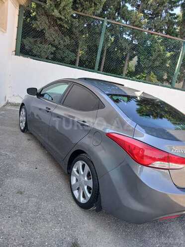 Hyundai Elantra-3