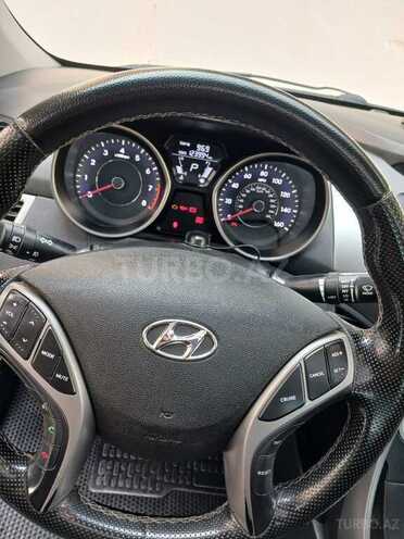 Hyundai Elantra-4