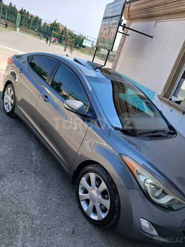 Hyundai Elantra-2