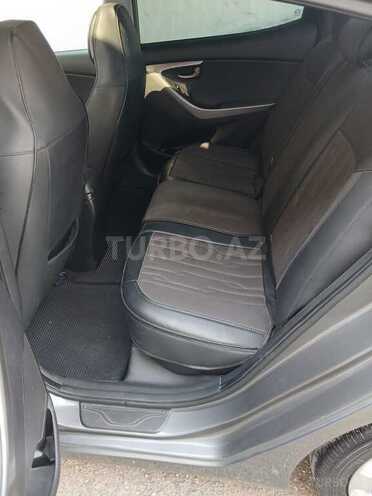 Hyundai Elantra-6