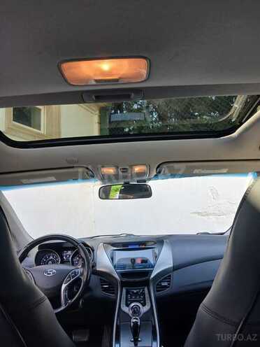 Hyundai Elantra-8